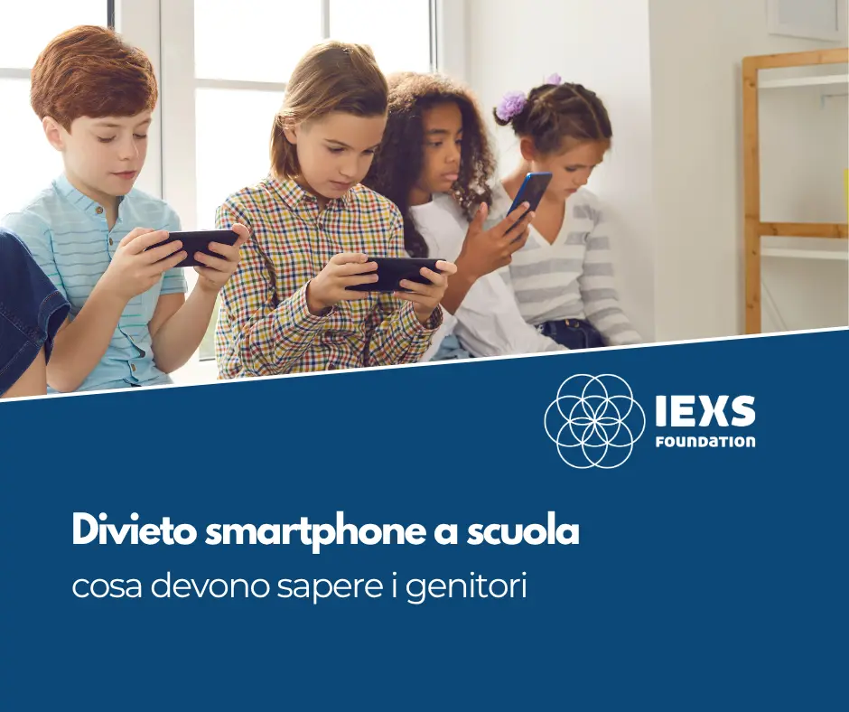 Cellulare a scuola: studente senza smartphone durante le lezioni